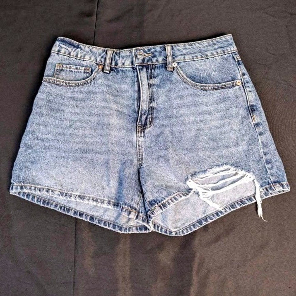 Rewash ~ Low Pro Denim Shorts ~ Size 9/29‎ ~ Light Wash/Distressed/High Rise